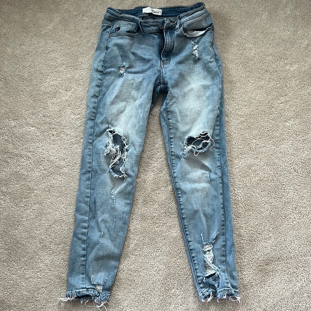 KanCan 144635 9/28 Jeans. Mid Rise. Super Skinny Distressed Hem.